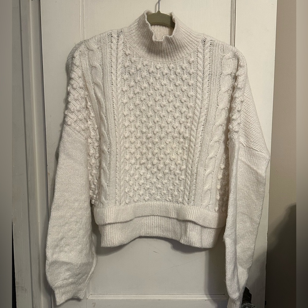 Frame Ivory popcorn cable knit, turtle neck sweater. size M